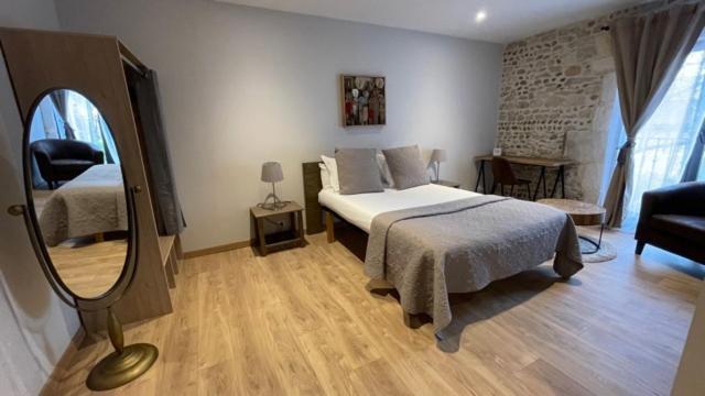 Hotel Mas De Galoffre Nimes Bagian luar foto
