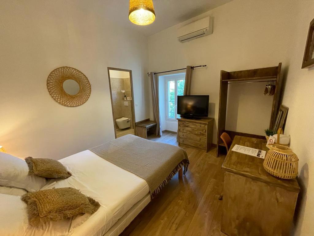 Hotel Mas De Galoffre Nimes Bagian luar foto