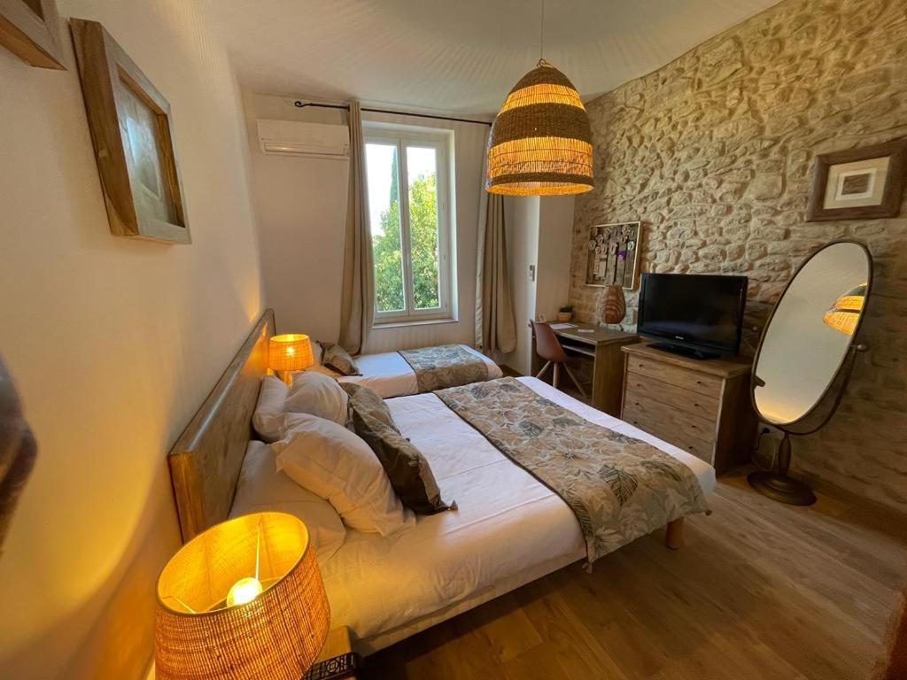 Hotel Mas De Galoffre Nimes Bagian luar foto