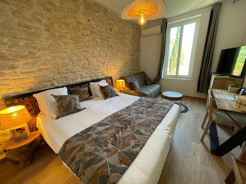 Hotel Mas De Galoffre Nimes Bagian luar foto