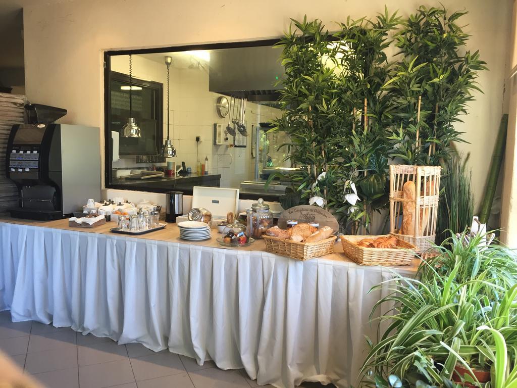 Hotel Mas De Galoffre Nimes Bagian luar foto