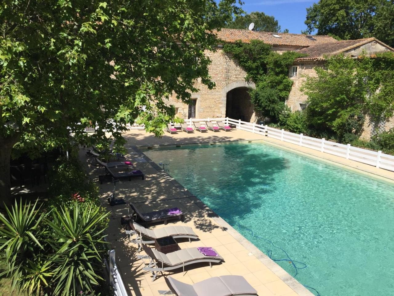Hotel Mas De Galoffre Nimes Bagian luar foto